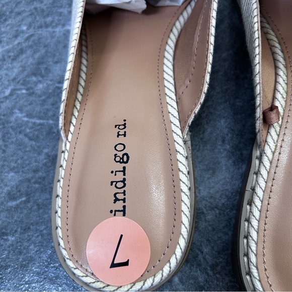 NWOB Indigo Rd Cream and Grey Stripe Mule Flats Size 7 Fall Neutral Almond Toe - Picture 8 of 12